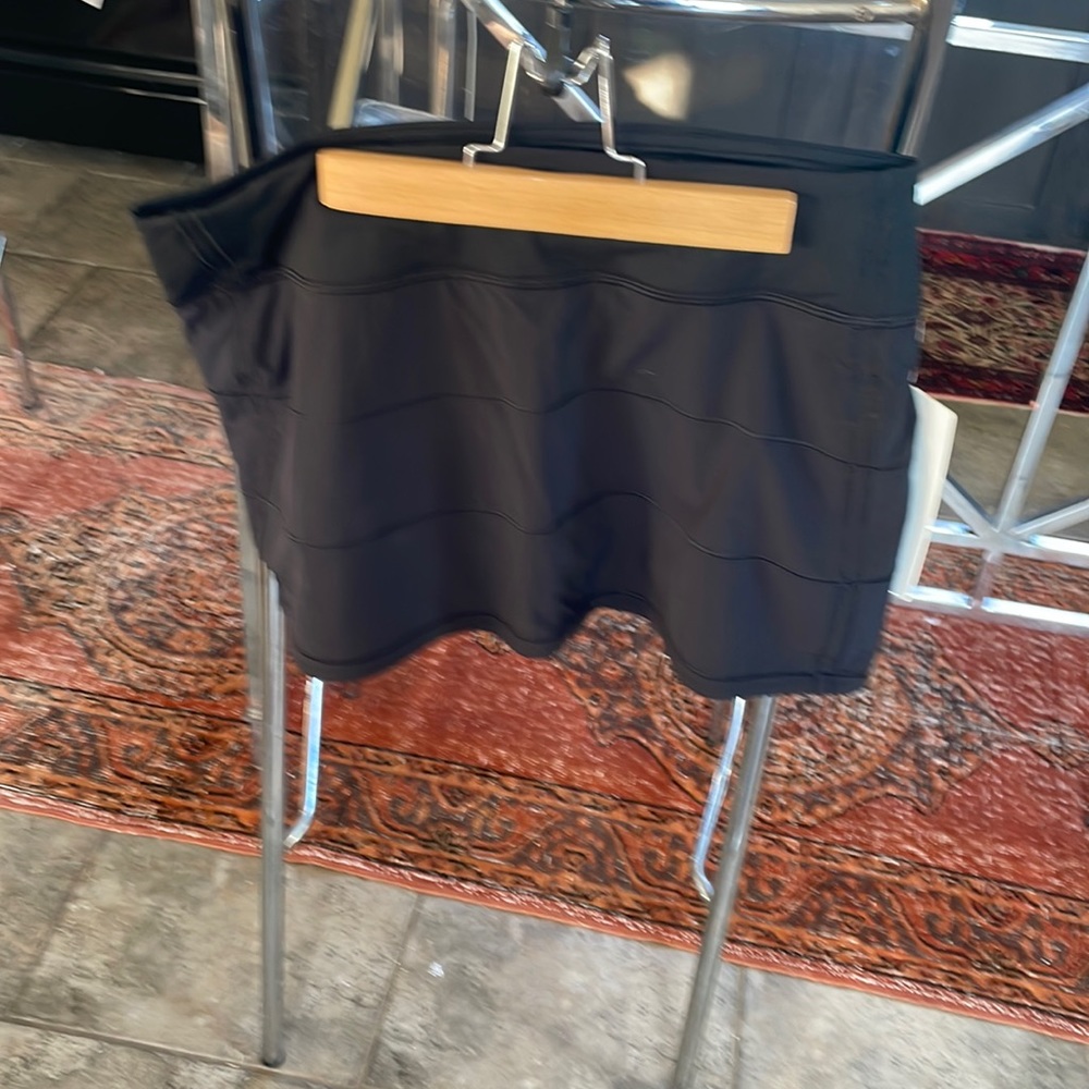 Nwt lulu pace rival MR skirt